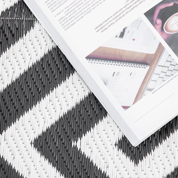 Outsunny Reversible Outdoor Mat: Portable Plastic Straw Rug for RVs, Gardens & Decks, Black & White, 121x182 cm Aosom UK
