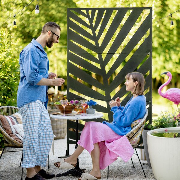Outsunny 6.5ft Outdoor Privacy Screen Decorative Garden Screen, Metal Garden Screen with Stand and Ground Stakes for Garden, Patio Aosom UK