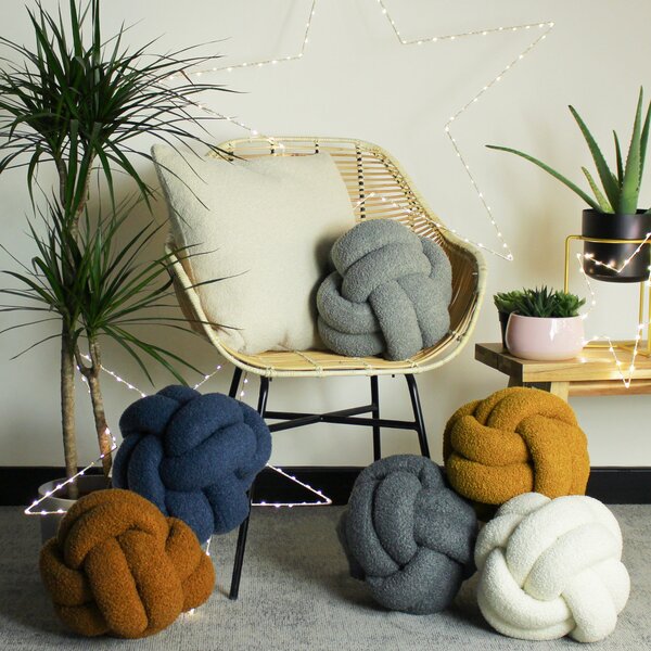 Furn. Boucle Knot Round Cushion