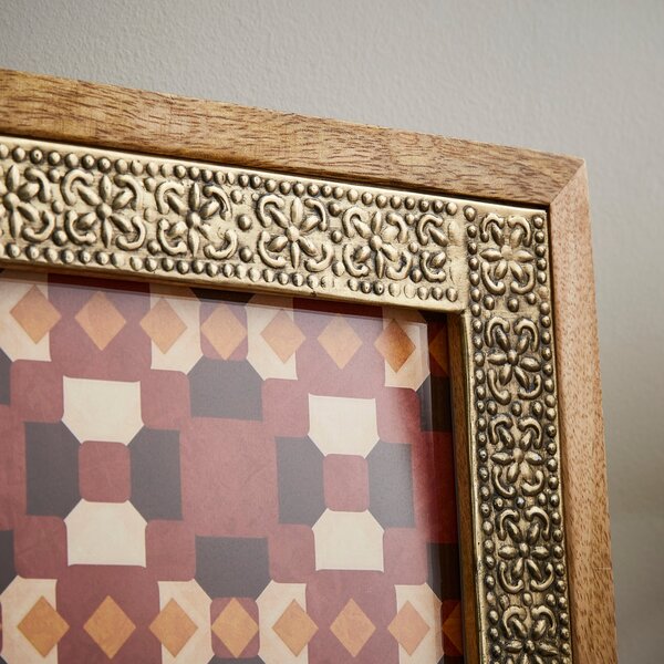 Detailed Gold Metal Wooden Edge Photo Frame