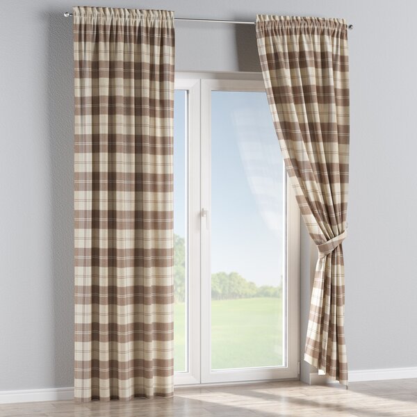 Slot and frill curtain