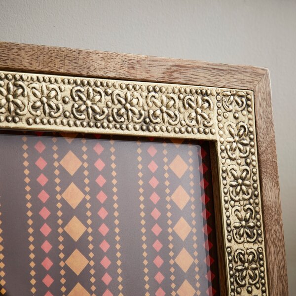 Detailed Gold Metal Wooden Edge Photo Frame