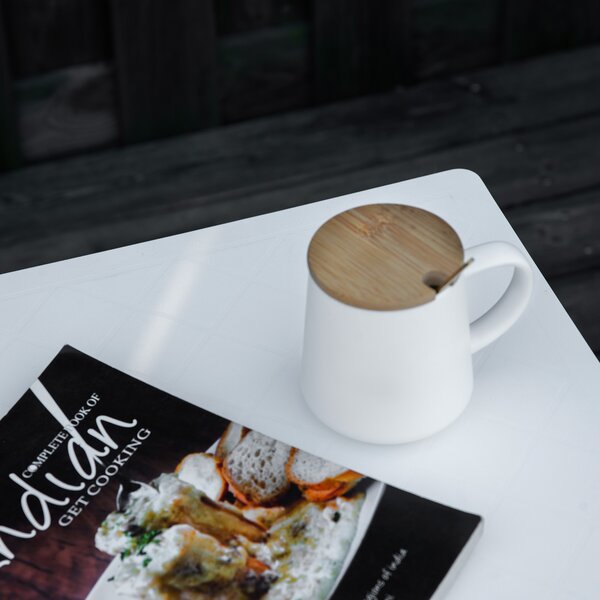 Outsunny Modern Outdoor Side Table, Square Garden Coffee End Table, Perfect for Drinks and Snacks, Stylish White Aosom UK