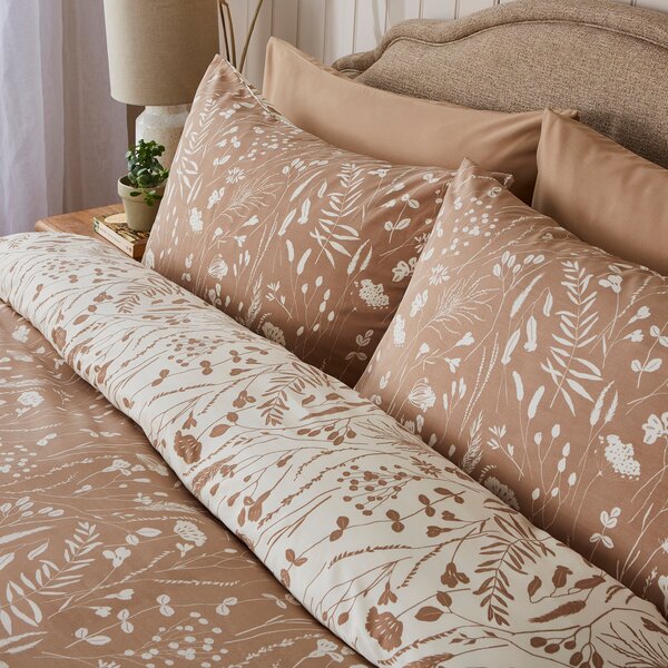 Elsie Botanical Reversible Duvet Cover & Pillowcase Set