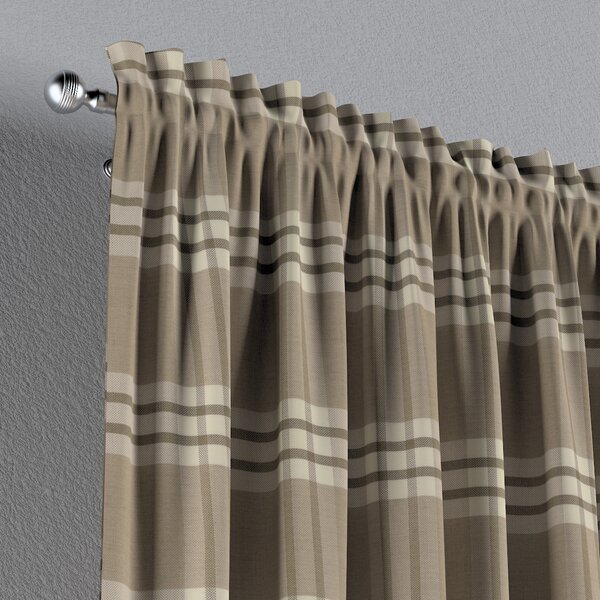 Slot and frill curtain