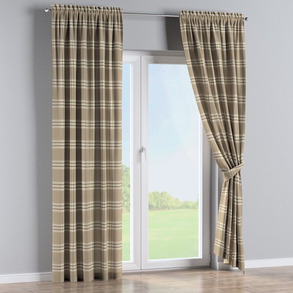 Slot and frill curtain