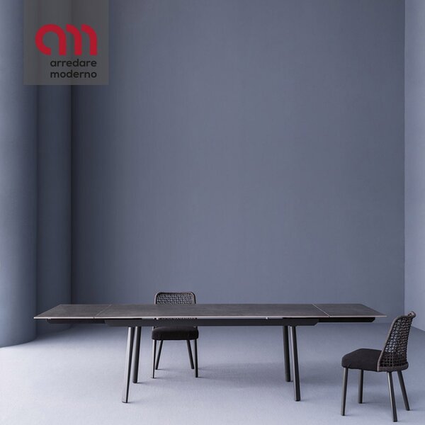 Emma Varaschin extendable table