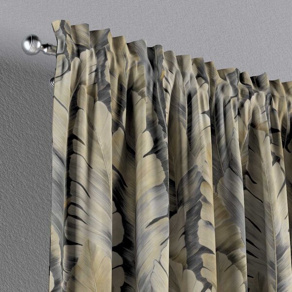 Slot and frill curtain