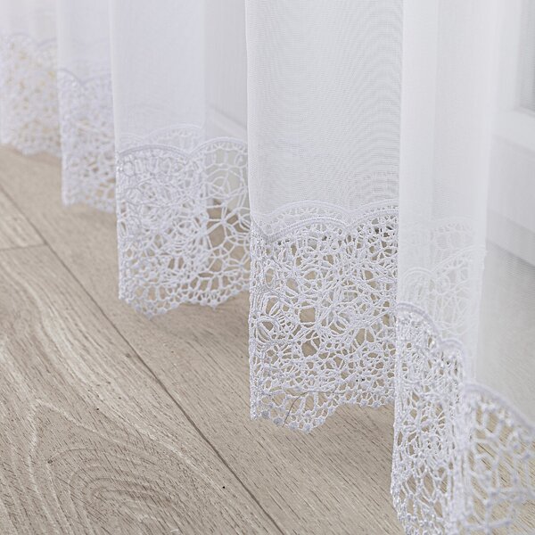 Net curtain with double pinch pleat