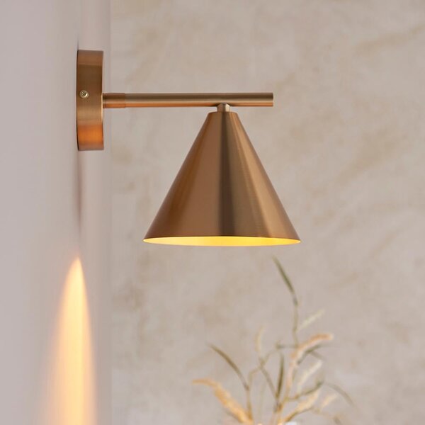 Carlisle Metal Wall Light In Antique Brass
