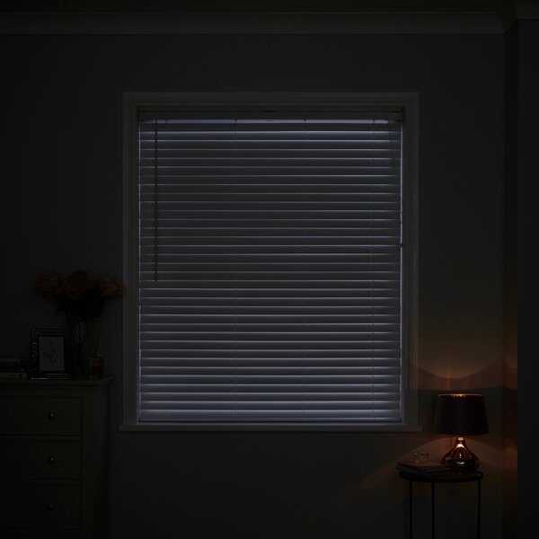 Room Darkening Venetian Blind