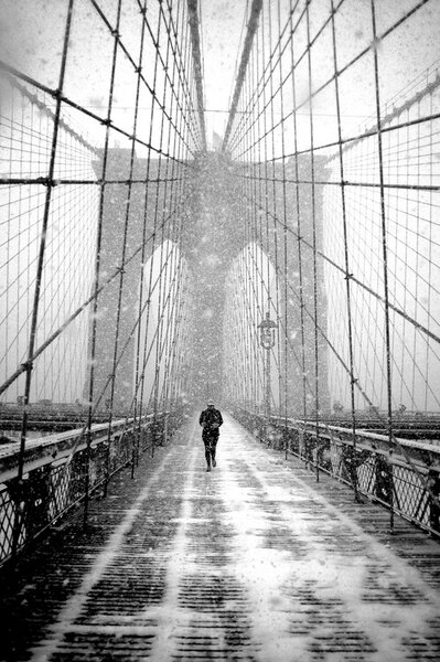 Photography New York Walker in Blizzard - Brooklyn Bridge, Martin Froyda