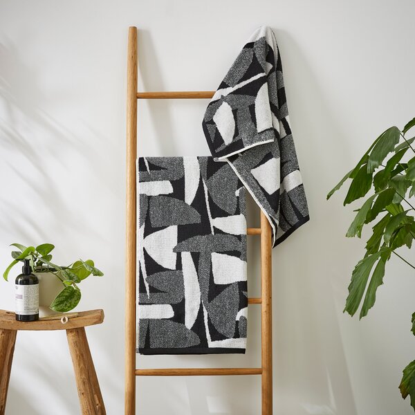 Elements Leaves Yarn Dyed Jacquard Towel Black/White