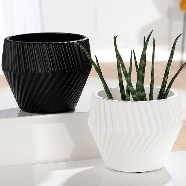 Sorelli Ceramic Round Set of 2 Flower Vase In Black And White