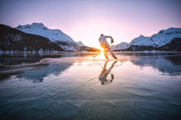 Photography Ice hockey player skating on frozen, Roberto Moiola / Sysaworld