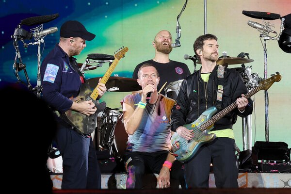 Photography Coldplay Performs At Rose Bowl Stadium, Monica Schipper