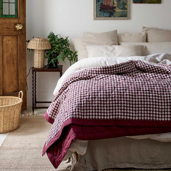 Piglet Berry Gingham Linen Quilt Size UK King