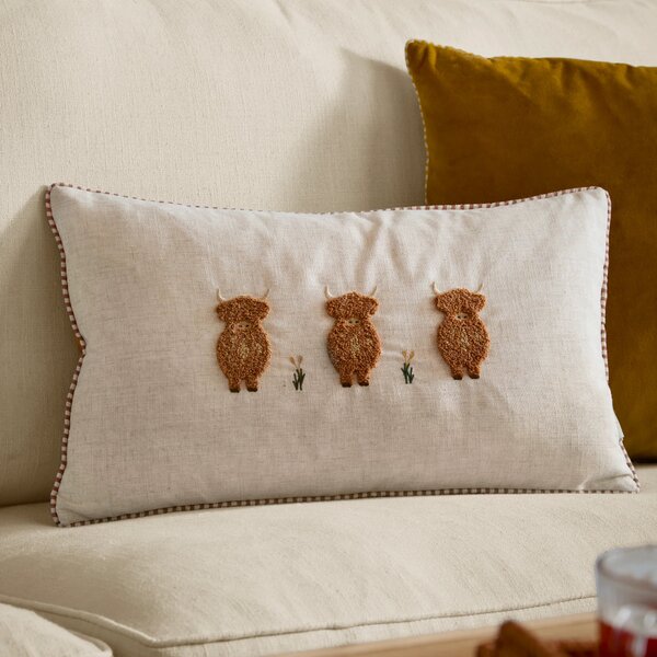 Wylder Ramble Highland Cow Tufted 30cm x 50cm Filled Boudoir Ginger