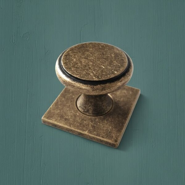 Bordeaux Cabinet Knob with Square Backplate