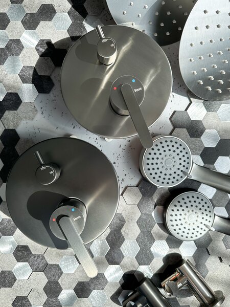 Shower system Rea Ontario Gun Grey + BOX