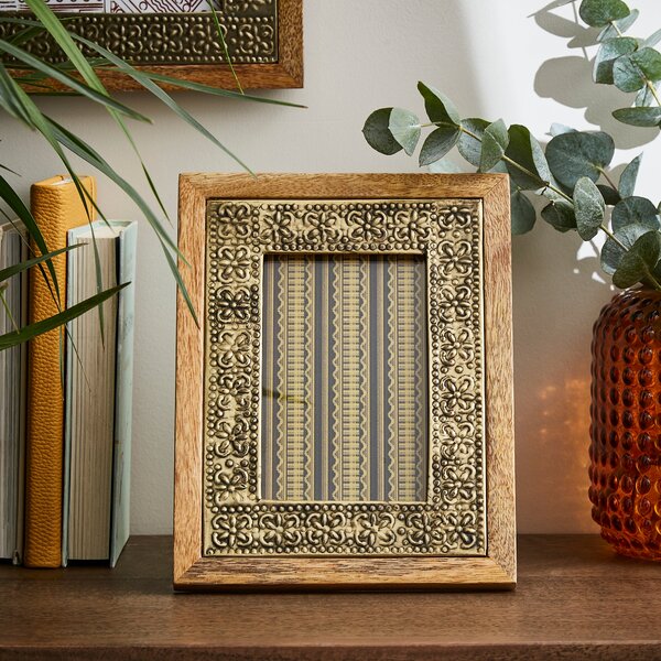 Detailed Gold Metal Wooden Edge Photo Frame Gold