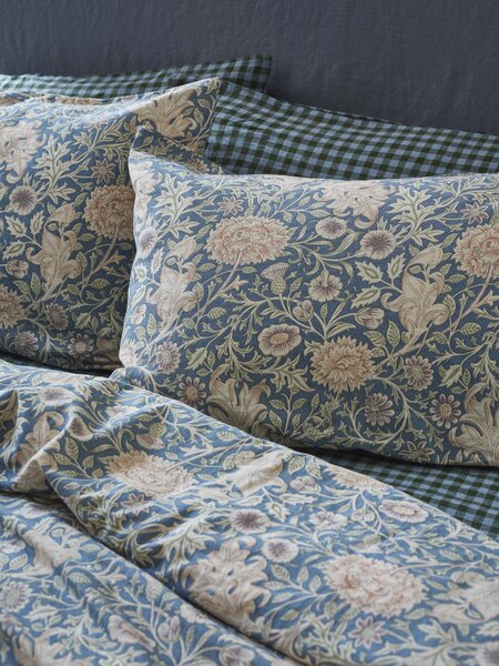 Webbs Blue Double Bough Linen Blend Pillowcases (Pair) | Standard | Piglet in Bed