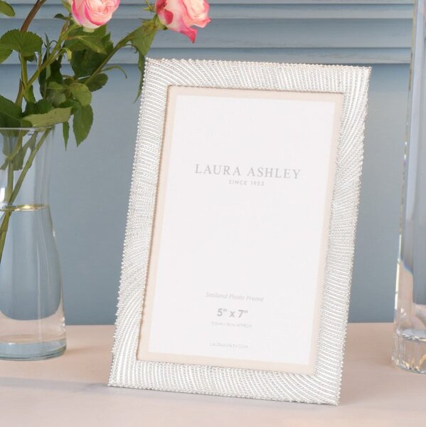 Laura Ashley Sealand LA3756171-Q Photo Frame In Polished Silver Finish 5 x 7"