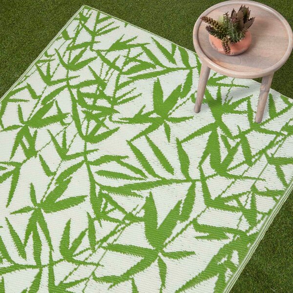 Homescapes Tropical Leaf Recycled Plastic Outdoor Rug Green, 120 x 180 cm