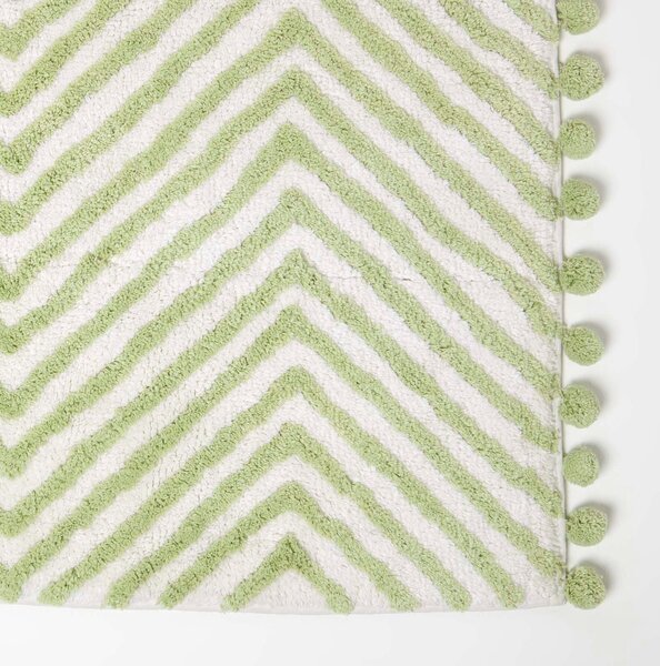 Homescapes Green Bath Mat Zig Zag with Pom Pom Edges 50 x 80 cm