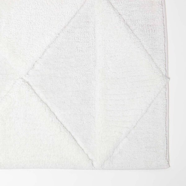 Homescapes White Bath Mat 100% Cotton Tufted Geometric Design, 50 x 80 cm