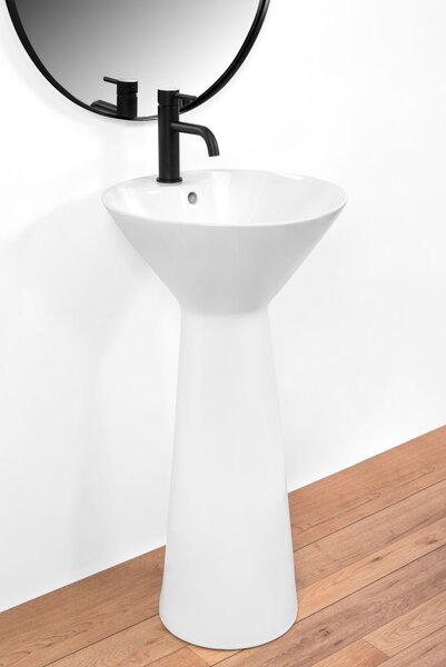 Freestanding ceramic basin River