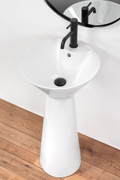 Freestanding ceramic basin River