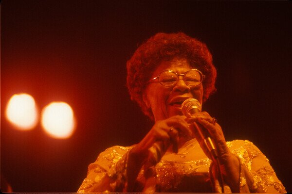 Photography Ella Fitzgerald performing at the Bussoladomani, 1980