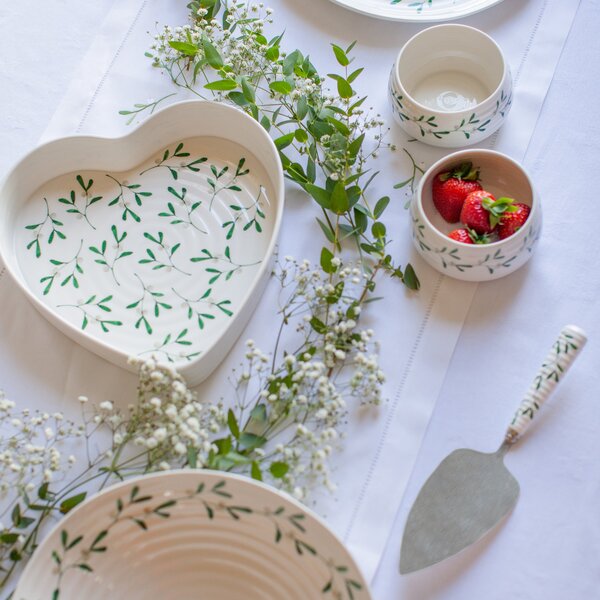 Sophie Conran Mistletoe Heart Baking Dish White