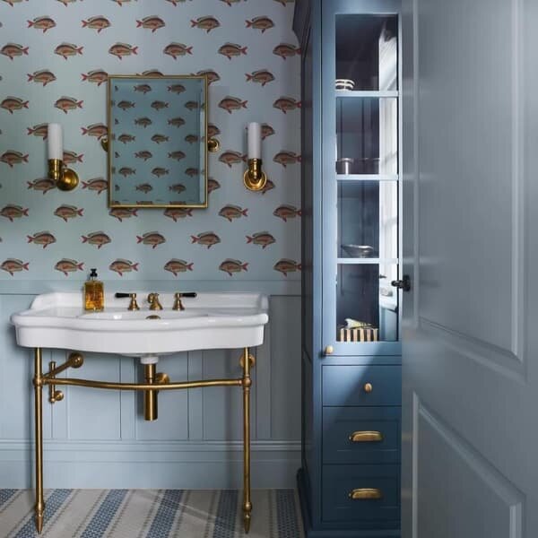 Graydon Single Wall Light Brass, Light, Hand-Rubbed Antique Brass - Andrew Martin