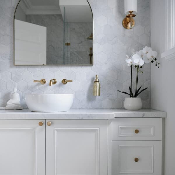 Drunmore Wall Light Brass, Light, Hand-Rubbed Antique Brass - Andrew Martin