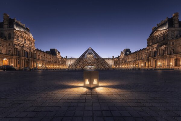 Photography Dark Louvre, Jorge Ruiz Dueso