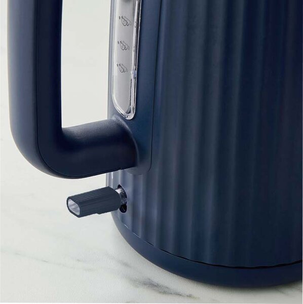 Textured Ribbed Plastic Kettle 1.7L