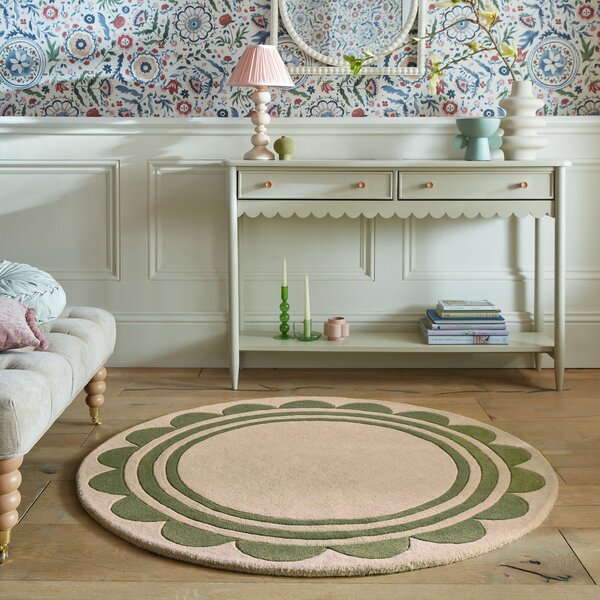 Lois Scallop Border Wool Circle Rug Green